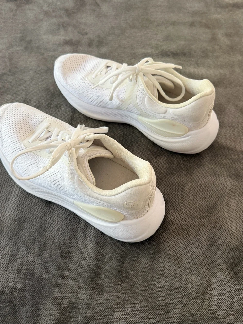 lululemon athletica Men’s Beyond Feel white 10.5